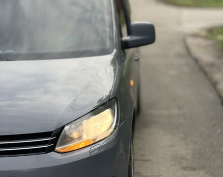 Серый Фольксваген Кадди, объемом двигателя 1.6 л и пробегом 280 тыс. км за 8200 $, фото 2 на Automoto.ua