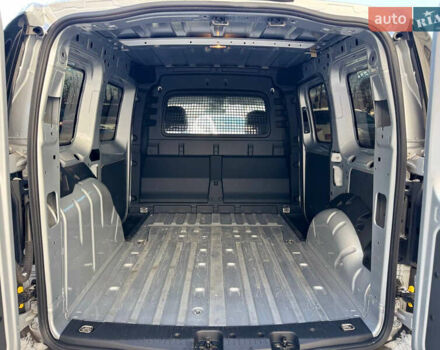 Сірий Фольксваген Кадді, об'ємом двигуна 2 л та пробігом 195 тис. км за 17399 $, фото 12 на Automoto.ua