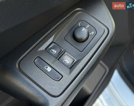 Сірий Фольксваген Кадді, об'ємом двигуна 2 л та пробігом 195 тис. км за 17399 $, фото 15 на Automoto.ua