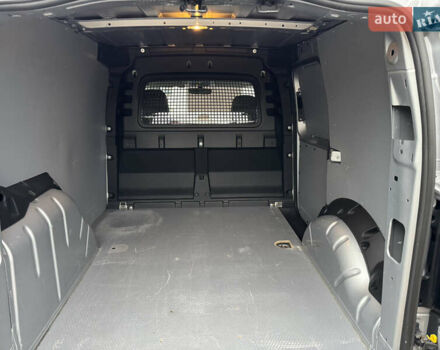 Серый Фольксваген Кадди, объемом двигателя 2 л и пробегом 249 тыс. км за 16800 $, фото 16 на Automoto.ua