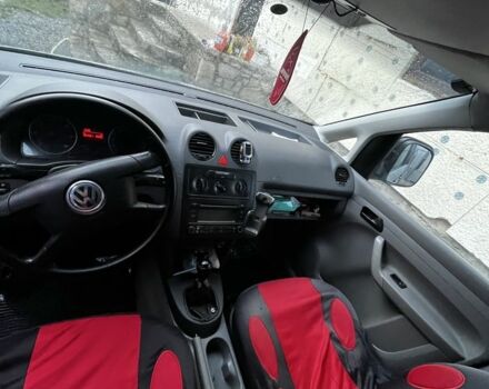 Серый Фольксваген Кадди, объемом двигателя 2 л и пробегом 364 тыс. км за 5000 $, фото 4 на Automoto.ua