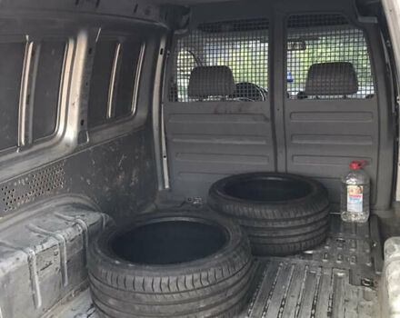 Серый Фольксваген Кадди, объемом двигателя 2 л и пробегом 430 тыс. км за 4599 $, фото 7 на Automoto.ua