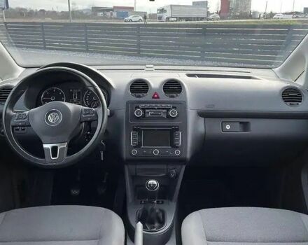 Фольксваген Кадди 2015 в Виноградове на Automoto.ua Серый Фольксваген Кадди, объемом двигателя 1.6 л и пробегом 299 тыс. км за 11000 $, фото 9 на Automoto.ua