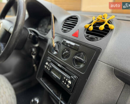 Сірий Фольксваген Кадді, об'ємом двигуна 2 л та пробігом 370 тис. км за 3950 $, фото 24 на Automoto.ua