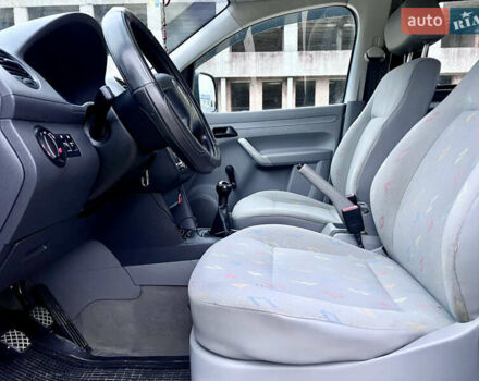 Серый Фольксваген Кадди, объемом двигателя 2 л и пробегом 286 тыс. км за 5499 $, фото 24 на Automoto.ua