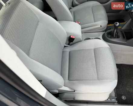 Серый Фольксваген Кадди, объемом двигателя 1.6 л и пробегом 227 тыс. км за 7899 $, фото 71 на Automoto.ua