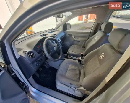 Серый Фольксваген Кадди, объемом двигателя 1.6 л и пробегом 422 тыс. км за 6000 $, фото 7 на Automoto.ua