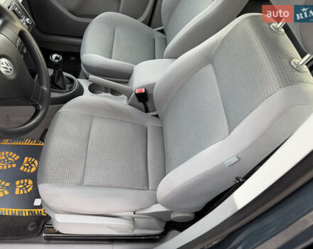 Серый Фольксваген Кадди, объемом двигателя 1.6 л и пробегом 227 тыс. км за 7899 $, фото 51 на Automoto.ua