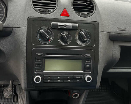 Сірий Фольксваген Кадді, об'ємом двигуна 1.6 л та пробігом 239 тис. км за 7200 $, фото 26 на Automoto.ua