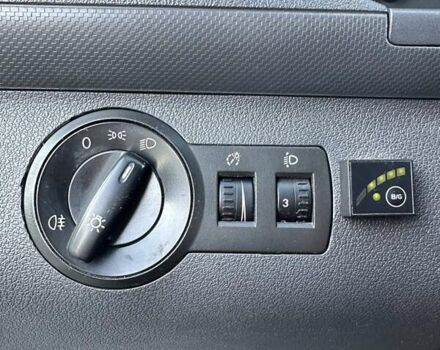 Серый Фольксваген Кадди, объемом двигателя 1.6 л и пробегом 317 тыс. км за 5700 $, фото 21 на Automoto.ua