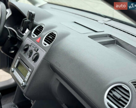 Серый Фольксваген Кадди, объемом двигателя 1.6 л и пробегом 259 тыс. км за 7900 $, фото 54 на Automoto.ua