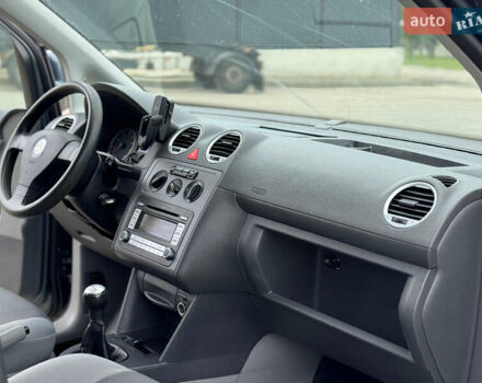 Серый Фольксваген Кадди, объемом двигателя 1.6 л и пробегом 259 тыс. км за 7900 $, фото 49 на Automoto.ua