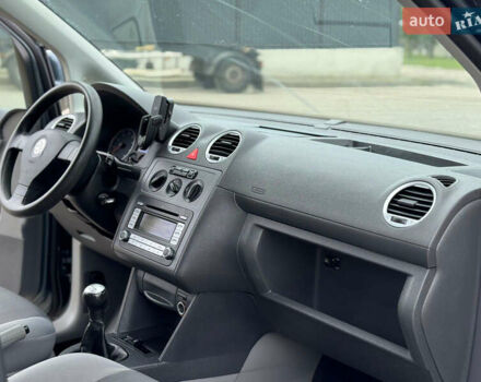 Серый Фольксваген Кадди, объемом двигателя 1.6 л и пробегом 259 тыс. км за 7900 $, фото 53 на Automoto.ua