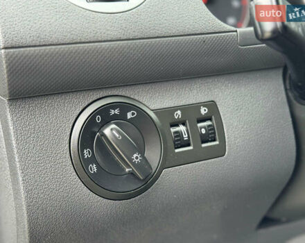 Серый Фольксваген Кадди, объемом двигателя 1.6 л и пробегом 259 тыс. км за 7900 $, фото 57 на Automoto.ua