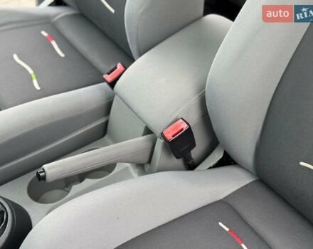 Серый Фольксваген Кадди, объемом двигателя 1.6 л и пробегом 259 тыс. км за 7900 $, фото 62 на Automoto.ua