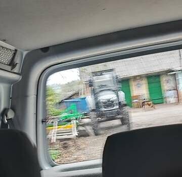 Серый Фольксваген Кадди, объемом двигателя 2 л и пробегом 280 тыс. км за 7300 $, фото 15 на Automoto.ua