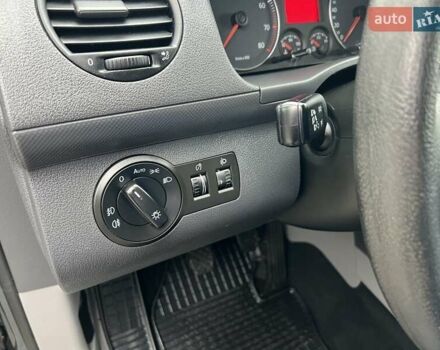 Серый Фольксваген Кадди, объемом двигателя 1.4 л и пробегом 221 тыс. км за 7900 $, фото 28 на Automoto.ua