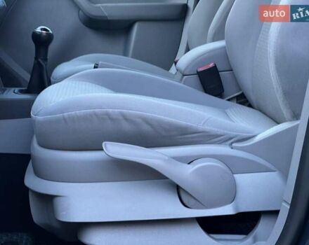 Сірий Фольксваген Кадді, об'ємом двигуна 1.6 л та пробігом 240 тис. км за 9000 $, фото 41 на Automoto.ua