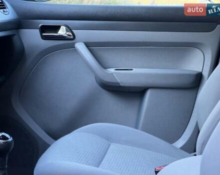 Сірий Фольксваген Кадді, об'ємом двигуна 1.6 л та пробігом 240 тис. км за 9000 $, фото 44 на Automoto.ua