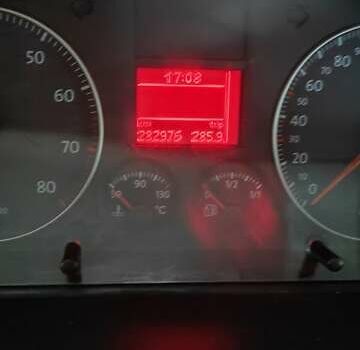 Серый Фольксваген Кадди, объемом двигателя 2 л и пробегом 280 тыс. км за 7300 $, фото 19 на Automoto.ua