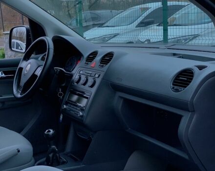 Сірий Фольксваген Кадді, об'ємом двигуна 1.6 л та пробігом 223 тис. км за 8255 $, фото 13 на Automoto.ua