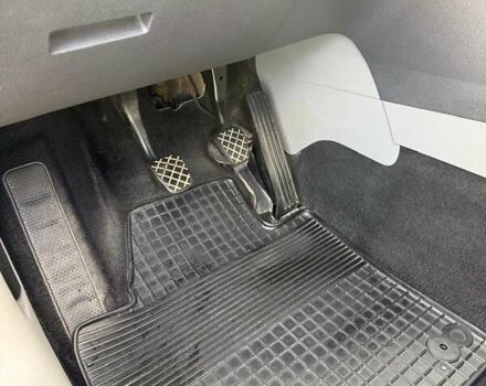 Серый Фольксваген Кадди, объемом двигателя 1.9 л и пробегом 185 тыс. км за 9300 $, фото 2 на Automoto.ua