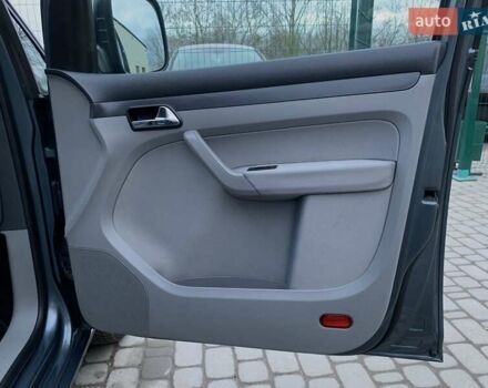 Серый Фольксваген Кадди, объемом двигателя 1.6 л и пробегом 223 тыс. км за 8255 $, фото 30 на Automoto.ua