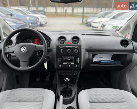 Сірий Фольксваген Кадді, об'ємом двигуна 1.6 л та пробігом 189 тис. км за 9999 $, фото 13 на Automoto.ua