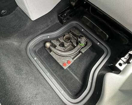 Серый Фольксваген Кадди, объемом двигателя 1.6 л и пробегом 194 тыс. км за 9000 $, фото 19 на Automoto.ua