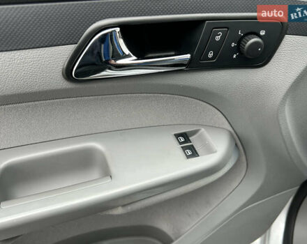 Сірий Фольксваген Кадді, об'ємом двигуна 1.4 л та пробігом 193 тис. км за 6550 $, фото 43 на Automoto.ua