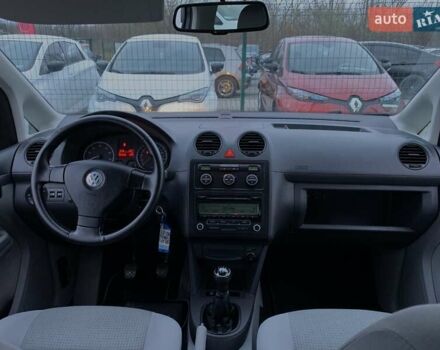 Серый Фольксваген Кадди, объемом двигателя 1.6 л и пробегом 223 тыс. км за 8255 $, фото 35 на Automoto.ua