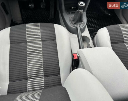 Сірий Фольксваген Кадді, об'ємом двигуна 0 л та пробігом 242 тис. км за 8400 $, фото 76 на Automoto.ua