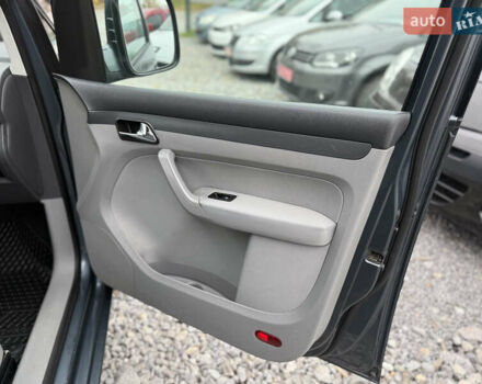 Сірий Фольксваген Кадді, об'ємом двигуна 1.6 л та пробігом 189 тис. км за 9999 $, фото 19 на Automoto.ua