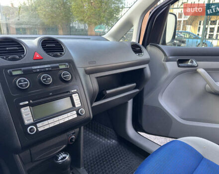 Серый Фольксваген Кадди, объемом двигателя 1.6 л и пробегом 208 тыс. км за 9599 $, фото 37 на Automoto.ua