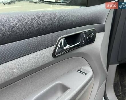 Серый Фольксваген Кадди, объемом двигателя 1.4 л и пробегом 241 тыс. км за 6700 $, фото 14 на Automoto.ua