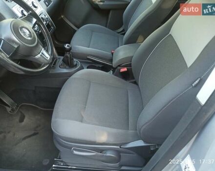 Серый Фольксваген Кадди, объемом двигателя 1.6 л и пробегом 255 тыс. км за 10000 $, фото 19 на Automoto.ua