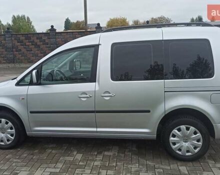 Серый Фольксваген Кадди, объемом двигателя 1.6 л и пробегом 255 тыс. км за 10000 $, фото 1 на Automoto.ua