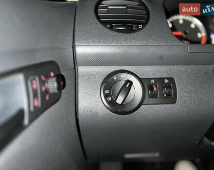 Серый Фольксваген Кадди, объемом двигателя 1.6 л и пробегом 226 тыс. км за 9450 $, фото 6 на Automoto.ua