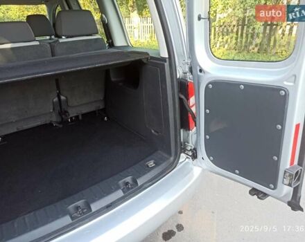 Серый Фольксваген Кадди, объемом двигателя 1.6 л и пробегом 255 тыс. км за 10000 $, фото 28 на Automoto.ua