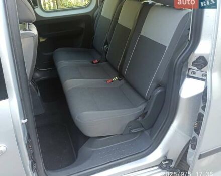 Серый Фольксваген Кадди, объемом двигателя 1.6 л и пробегом 255 тыс. км за 10000 $, фото 4 на Automoto.ua