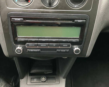 Серый Фольксваген Кадди, объемом двигателя 1.6 л и пробегом 257 тыс. км за 8500 $, фото 44 на Automoto.ua