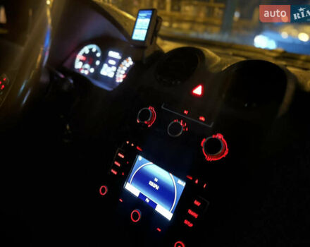 Серый Фольксваген Кадди, объемом двигателя 1.6 л и пробегом 226 тыс. км за 9450 $, фото 3 на Automoto.ua