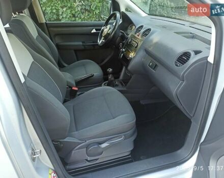 Серый Фольксваген Кадди, объемом двигателя 1.6 л и пробегом 255 тыс. км за 10000 $, фото 22 на Automoto.ua