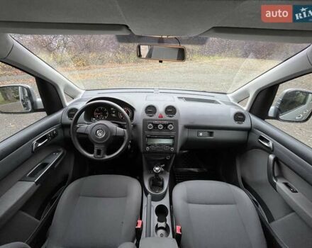 Серый Фольксваген Кадди, объемом двигателя 1.6 л и пробегом 312 тыс. км за 9000 $, фото 4 на Automoto.ua