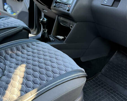 Серый Фольксваген Кадди, объемом двигателя 1.6 л и пробегом 252 тыс. км за 12000 $, фото 2 на Automoto.ua