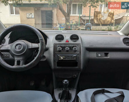 Серый Фольксваген Кадди, объемом двигателя 1.2 л и пробегом 217 тыс. км за 6000 $, фото 8 на Automoto.ua