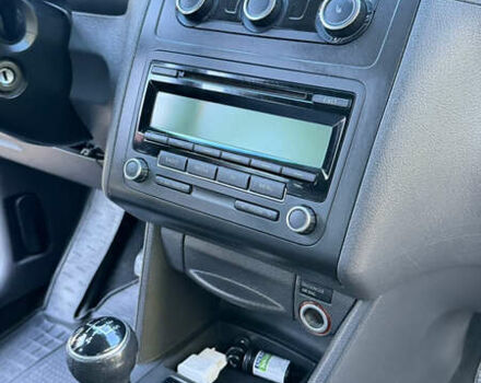 Серый Фольксваген Кадди, объемом двигателя 1.6 л и пробегом 252 тыс. км за 12000 $, фото 3 на Automoto.ua