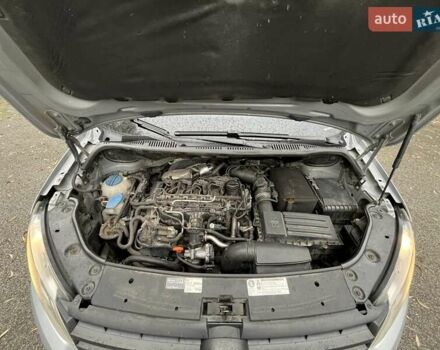 Серый Фольксваген Кадди, объемом двигателя 1.6 л и пробегом 312 тыс. км за 9000 $, фото 1 на Automoto.ua