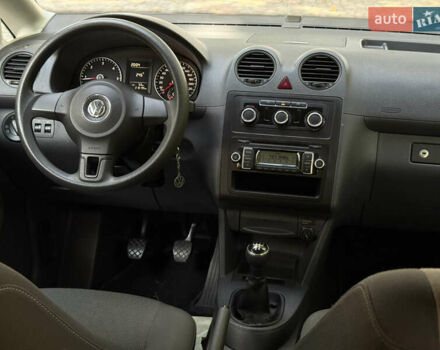 Серый Фольксваген Кадди, объемом двигателя 1.6 л и пробегом 218 тыс. км за 9950 $, фото 29 на Automoto.ua