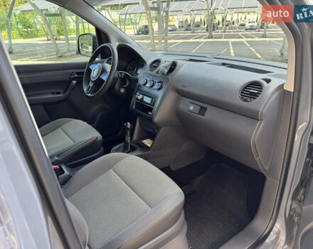 Серый Фольксваген Кадди, объемом двигателя 2 л и пробегом 385 тыс. км за 11200 $, фото 13 на Automoto.ua